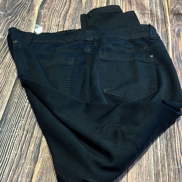 Forever 21 Plus Sizes 12 Black skinny Jeggings - Picture 3 of 3